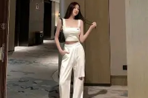田一名与女生接吻
