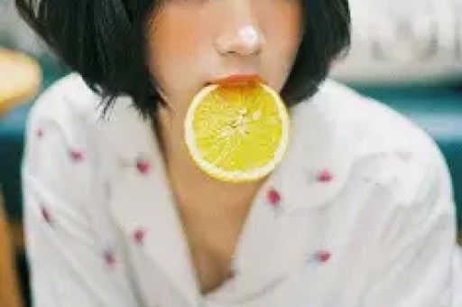 AI生成的千禧年女演员走红TikTok单条视频百万点赞；《纸手机》后又一部催泪AI短片火了 GC热门精选